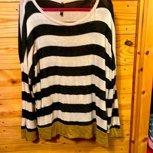 Women’s lightweight sweater